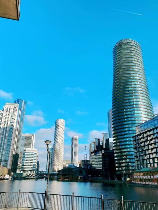Bright &spacious One Bedroom Flat Off Canary Wharf * Лондон