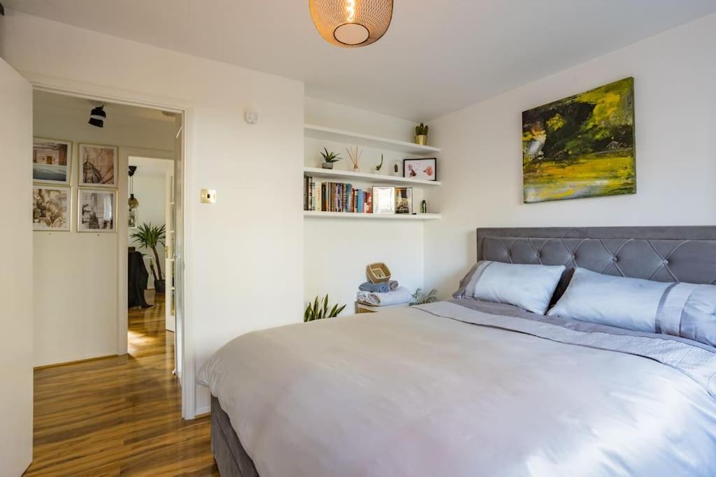 Bright &spacious One Bedroom Flat Off Canary Wharf * Лондон
