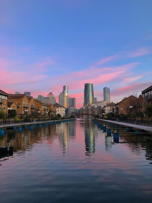 Апартаменты Bright &spacious One Bedroom Flat Off Canary Wharf Лондон